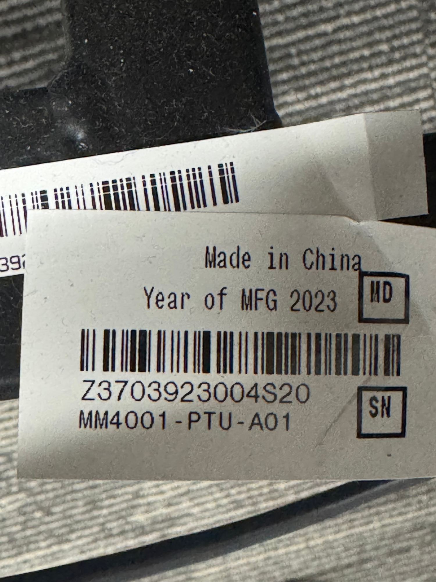 Manufacturer label for the Pride MM4001-PTU-A01 lift chair showing serial number Z3703923004S20